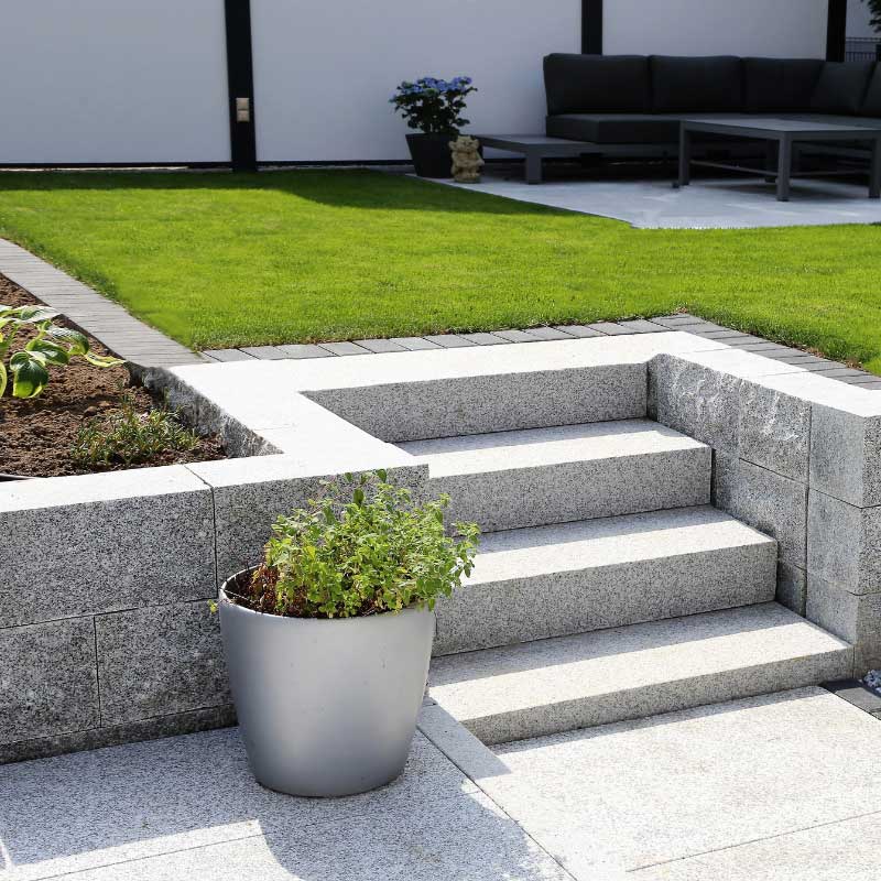 Professionelle Gartenpflege in Breitenholz von Apido